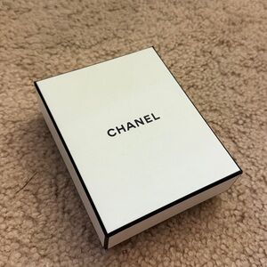 EMPTY CHANEL BOX